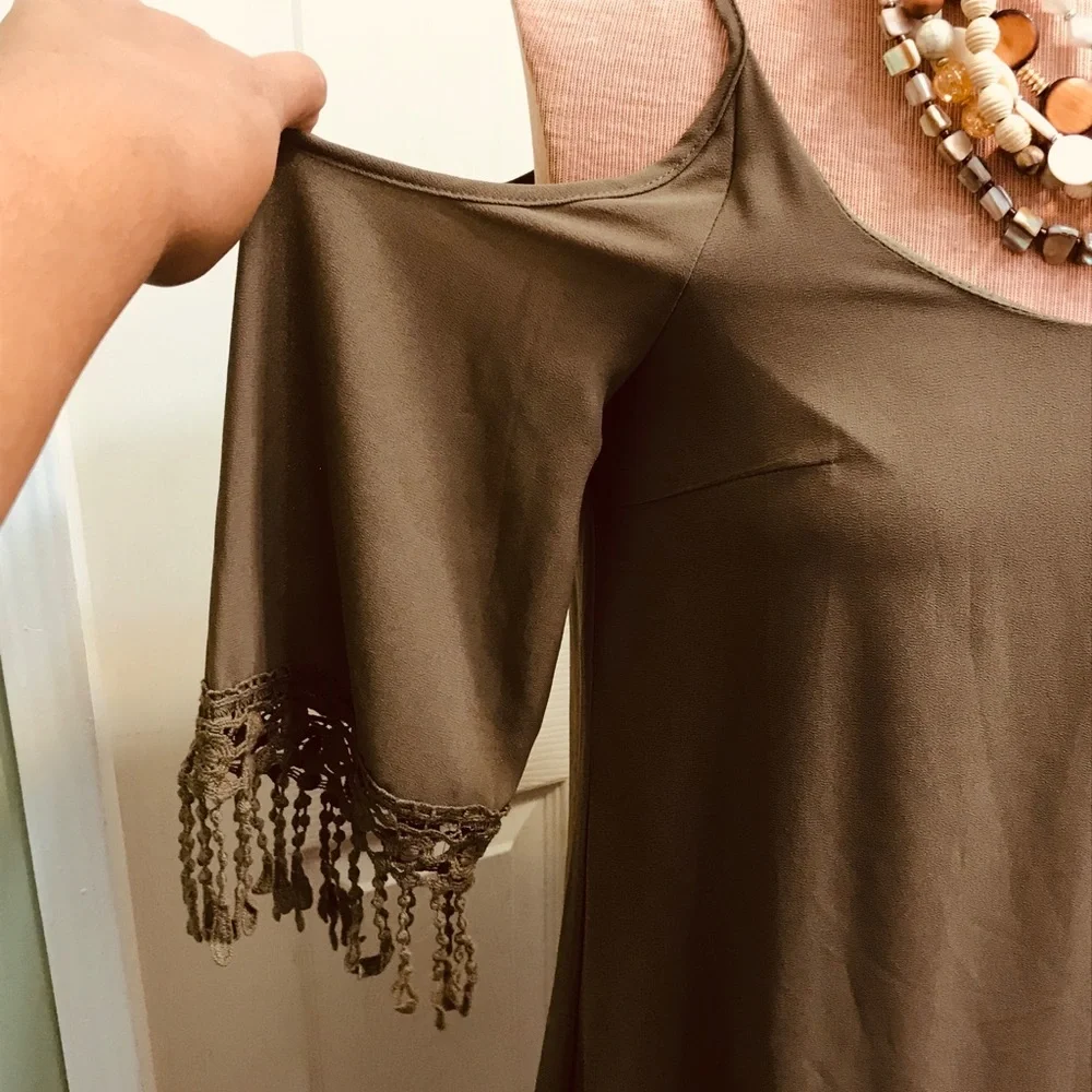 CHARLOTTE RUSSE BLOUSE - Picture 2 of 5